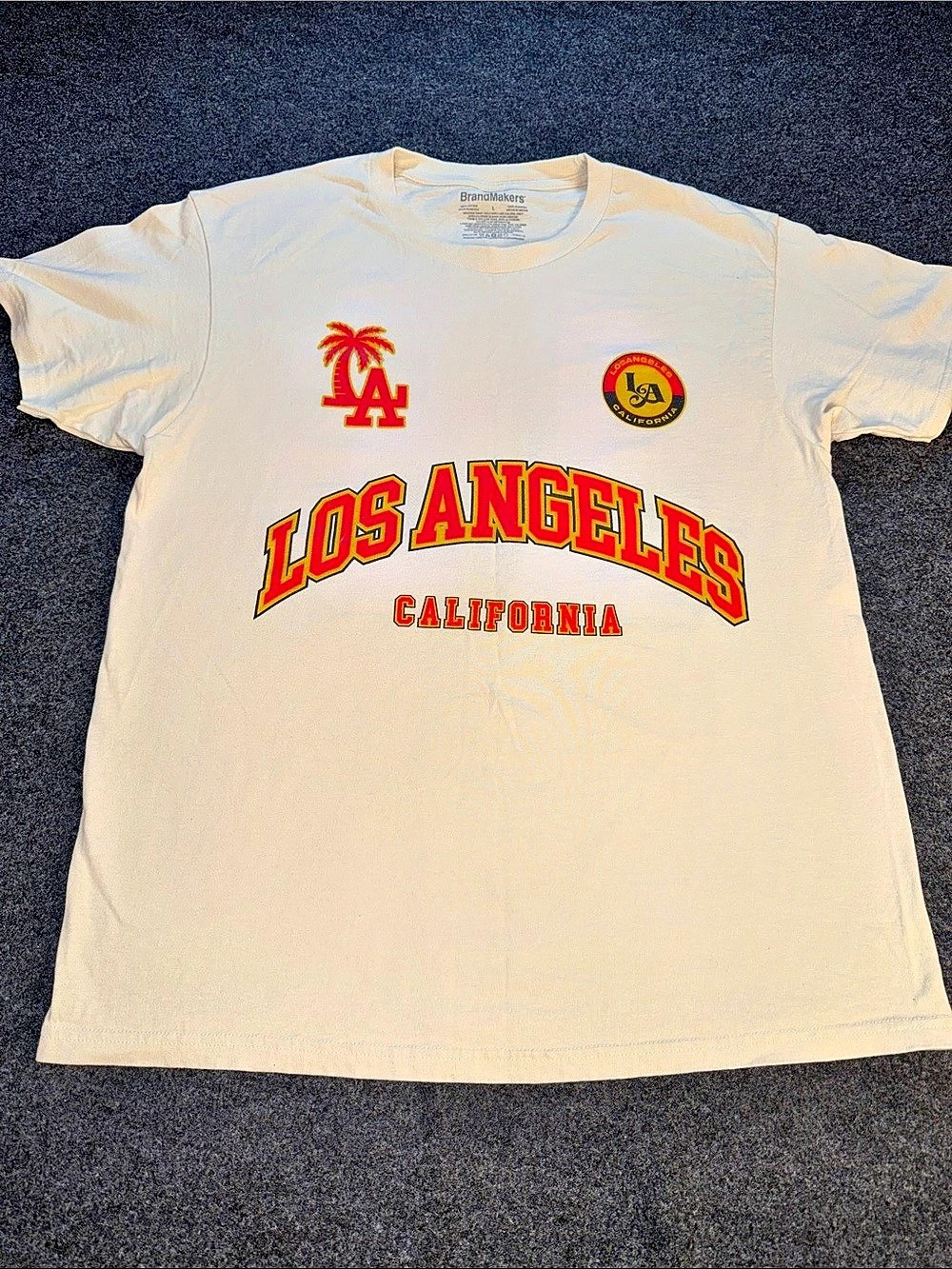 BrandMakers Los Angeles California Graphic Tee Size Large Red N Tan Coloring.